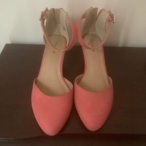 NWOT Pink torrid mini wedges